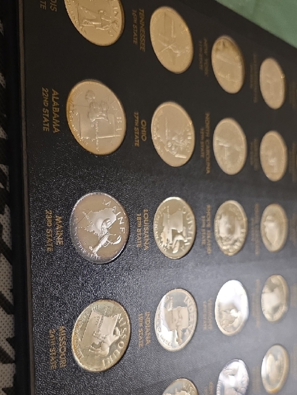 Franklin Mint Black and Gold 'States of the Union Series' Presentation Case - Picture 3 of 13